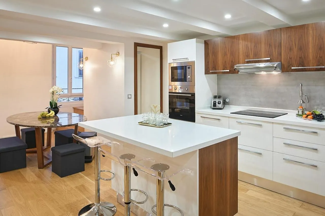 Sunlight Properties - Palme D Or - 2 Bedrooms, Modern Holiday Rental Apartment, Hyper Central Cannes Apartment