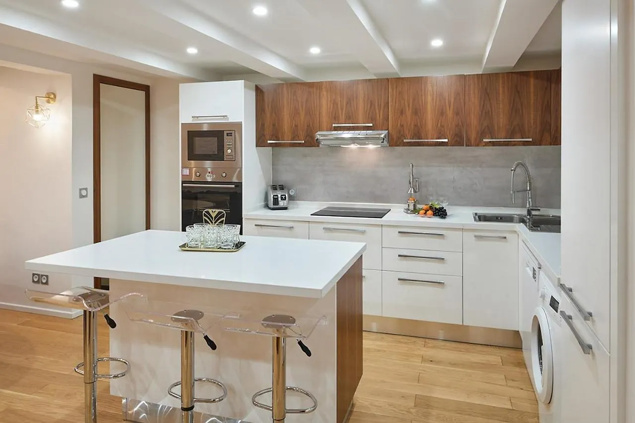 Sunlight Properties - Palme D Or - 2 Bedrooms, Modern Holiday Rental Apartment, Hyper Central Cannes