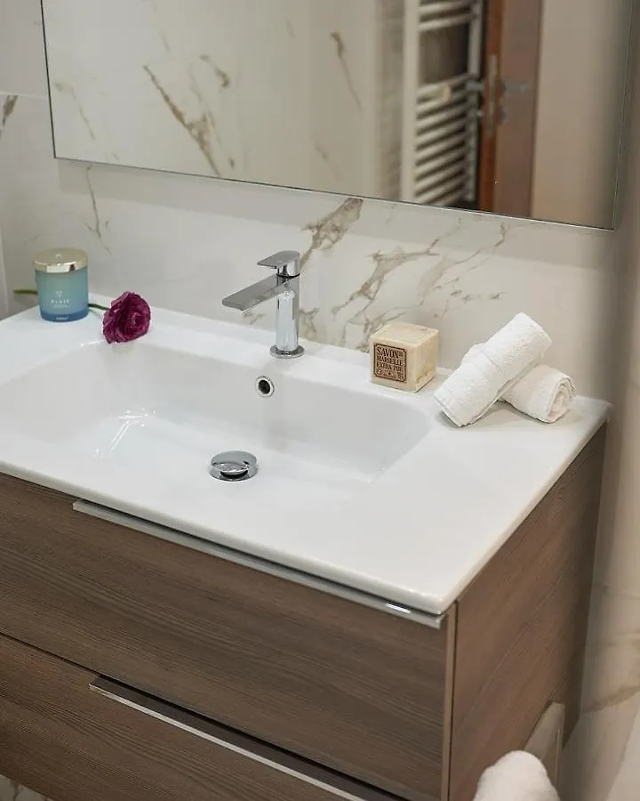 Apartment Sunlight Properties - Palme D Or - 2 Bedrooms, Modern Holiday Rental Apartment, Hyper Central Cannes