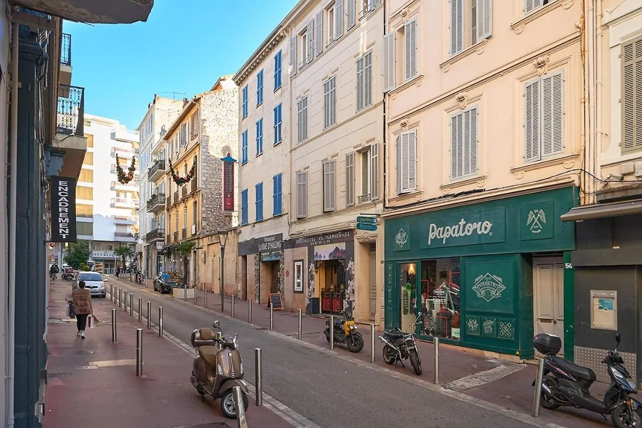 Sunlight Properties - Palme D Or - 2 Bedrooms, Modern Holiday Rental Apartment, Hyper Central Cannes